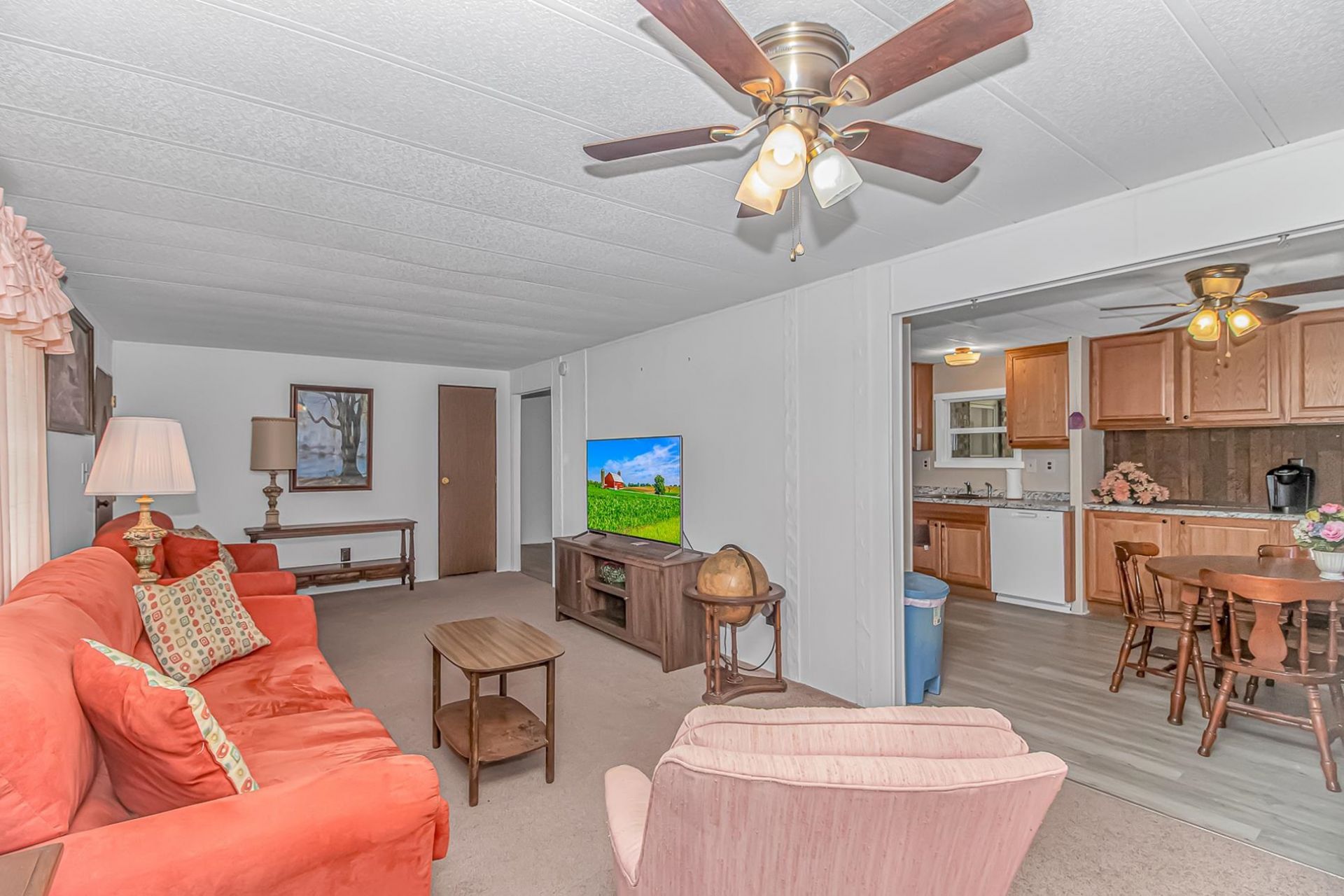 9051 Highway 917 Photo 7
