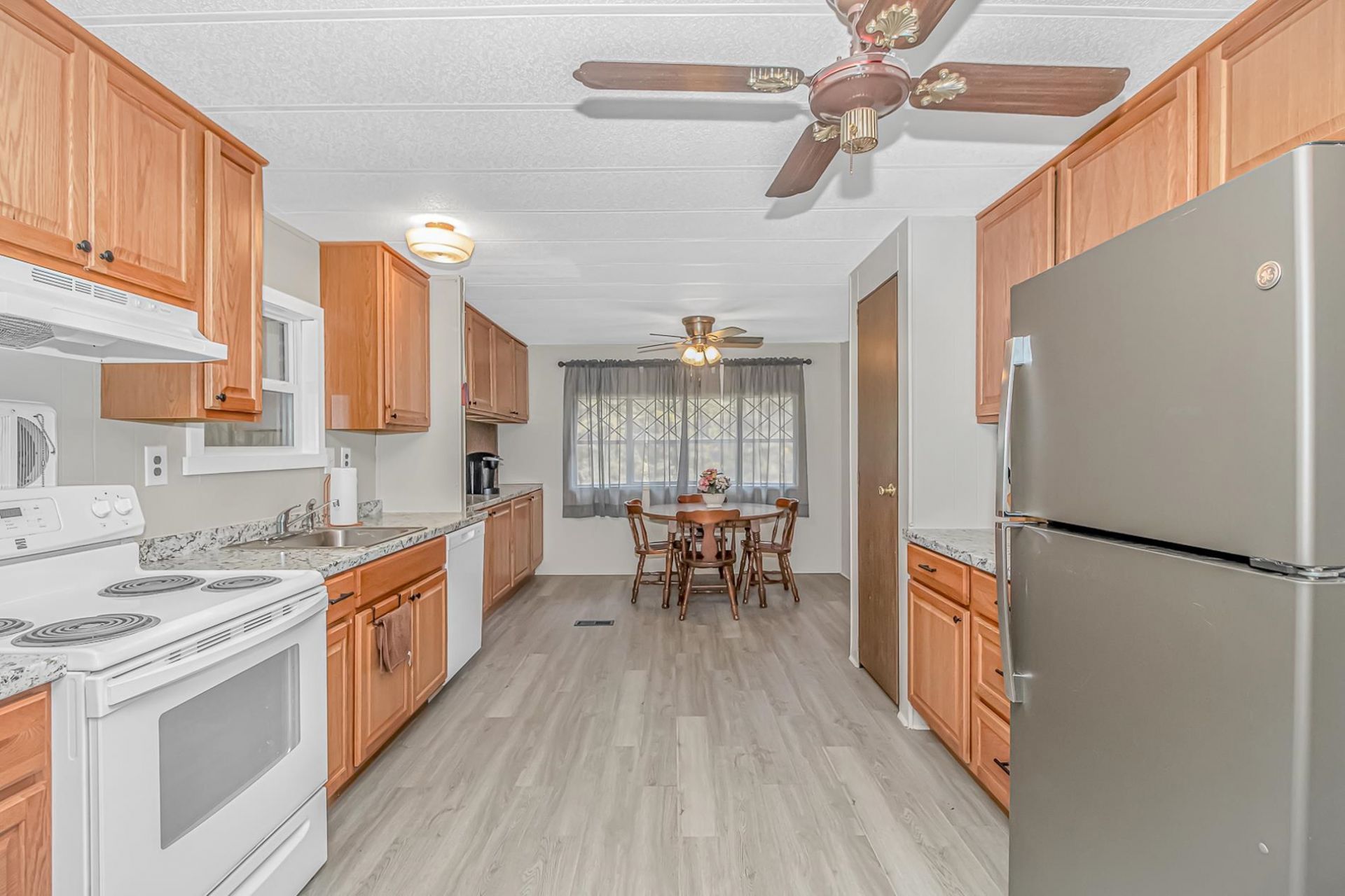 9051 Highway 917 Photo 8
