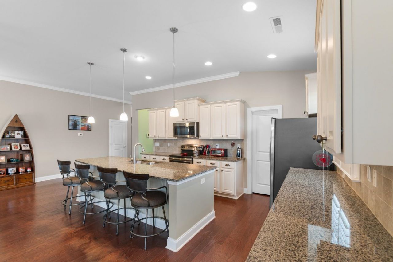 762 Callant Dr.  Photo 8