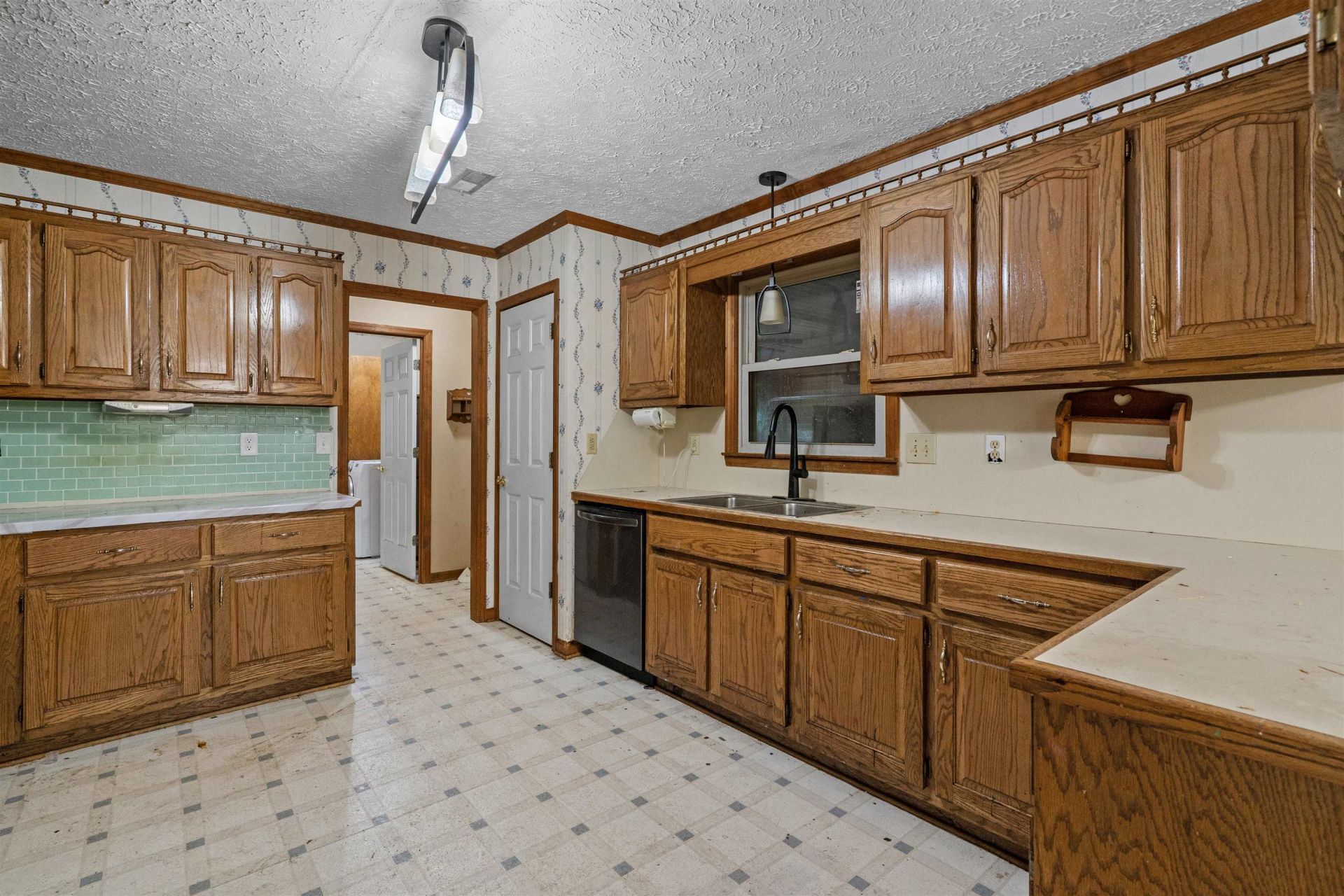 1750 Register Dr Photo 15