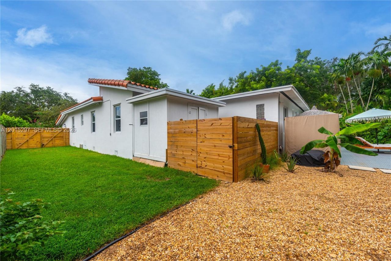 723 NE 112th St , Biscayne Park, FL 33161 Photo