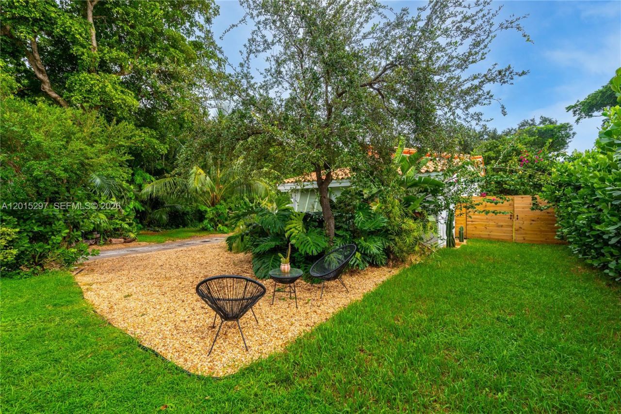 723 NE 112th St , Biscayne Park, FL 33161 Photo