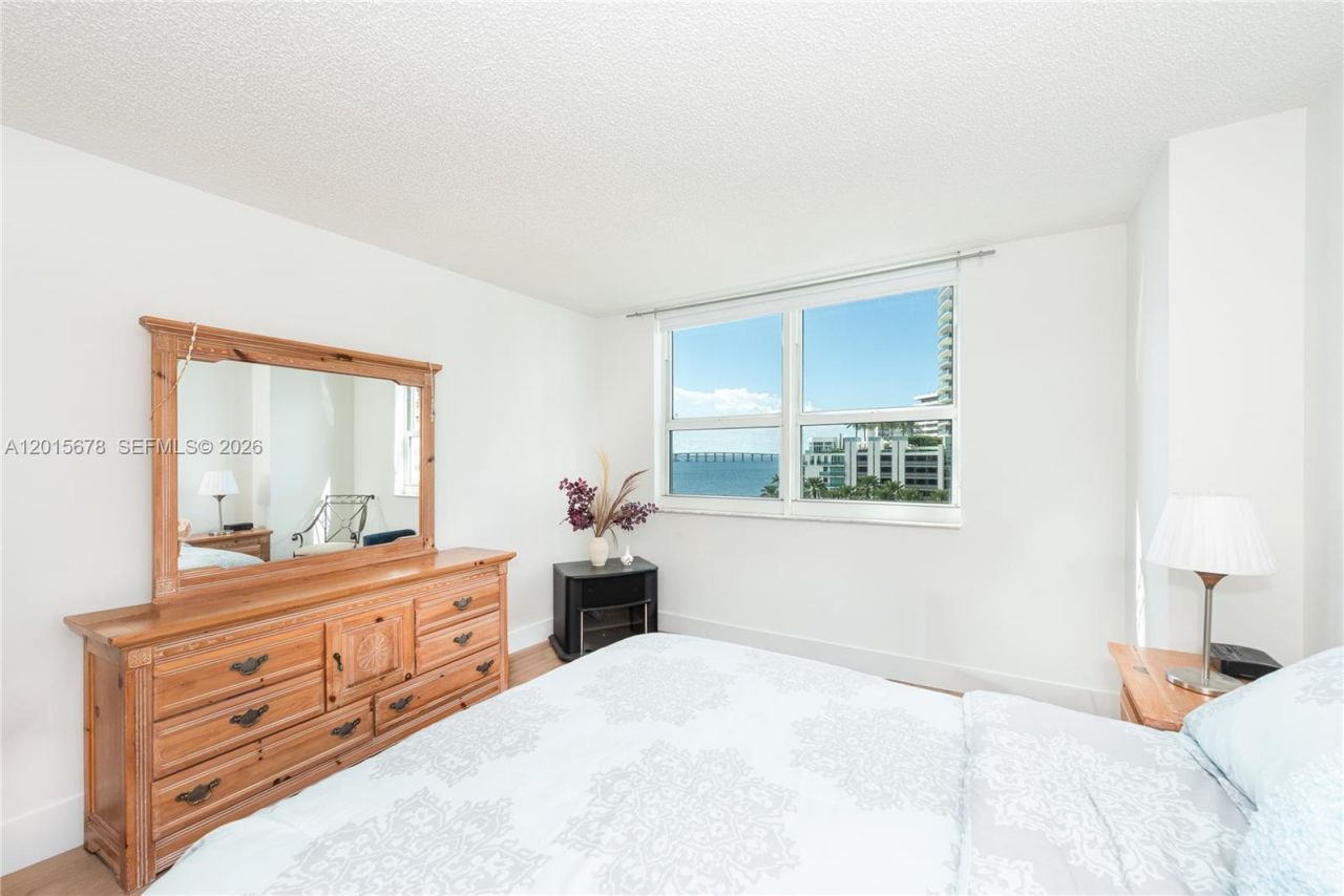 1155 Brickell Bay Dr , Unit 609, Miami, FL 33131 Photo