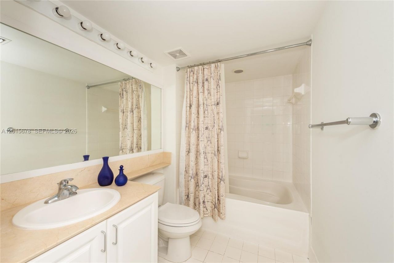 1155 Brickell Bay Dr , Unit 609, Miami, FL 33131 Photo
