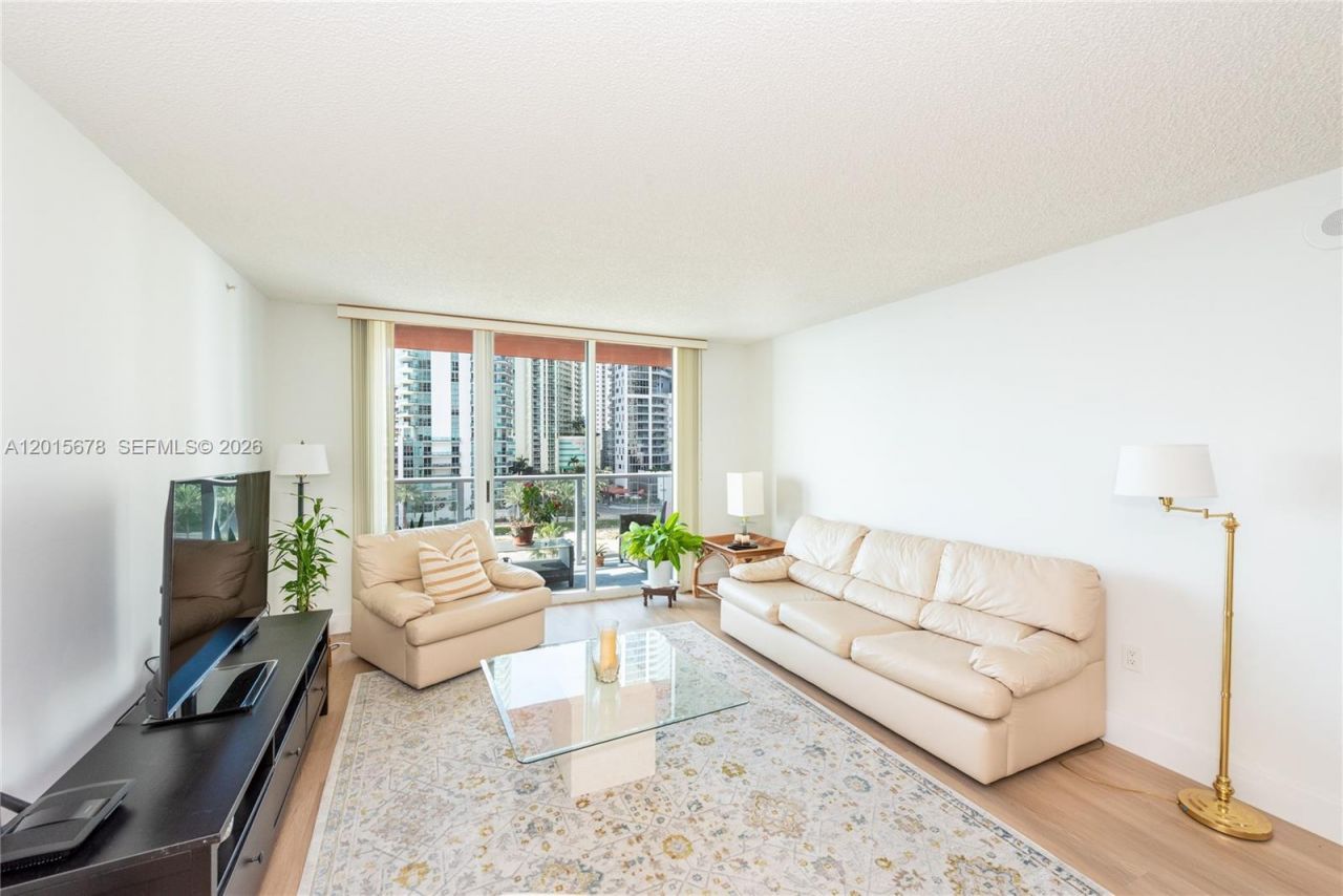 1155 Brickell Bay Dr , Unit 609, Miami, FL 33131 Photo