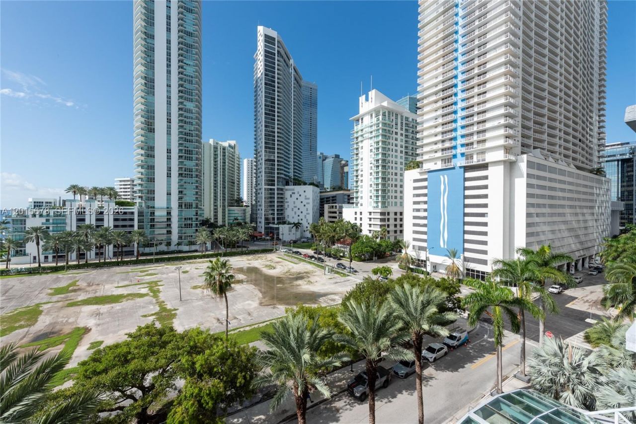 1155 Brickell Bay Dr , Unit 609, Miami, FL 33131 Photo