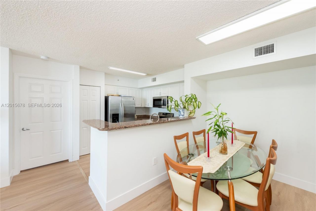 1155 Brickell Bay Dr , Unit 609, Miami, FL 33131 Photo