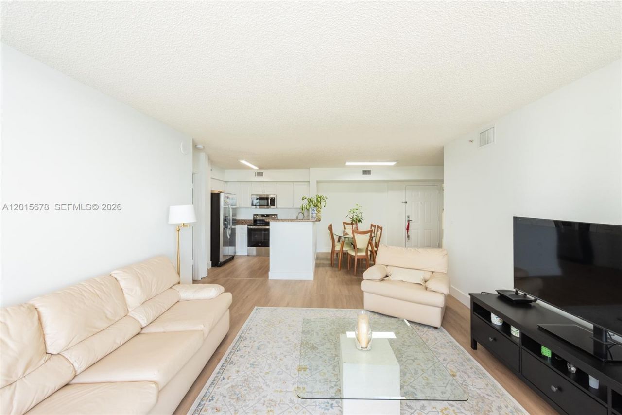 1155 Brickell Bay Dr , Unit 609, Miami, FL 33131 Photo