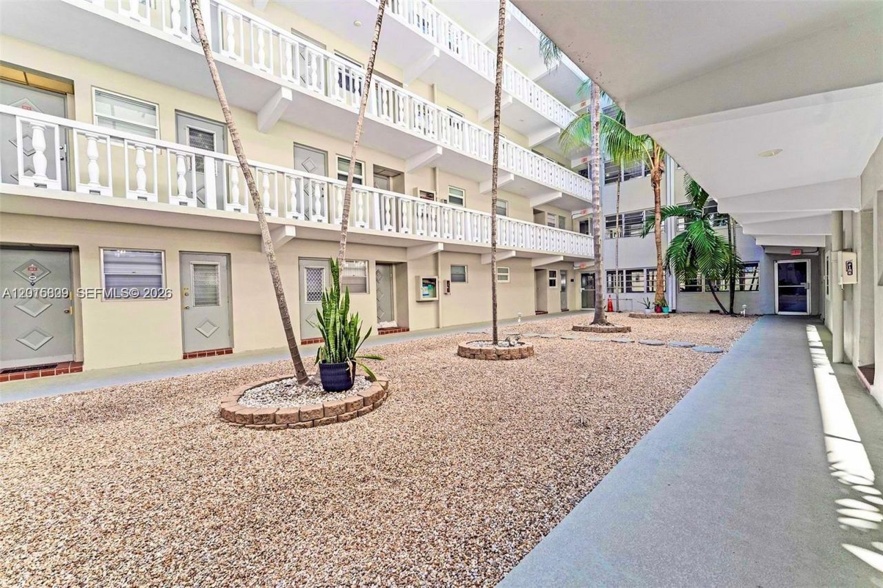 330 SE 2nd St, Unit 101G, Hallandale Beach, FL 33009 Photo
