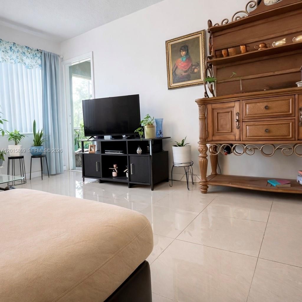 330 SE 2nd St, Unit 101G, Hallandale Beach, FL 33009 Photo
