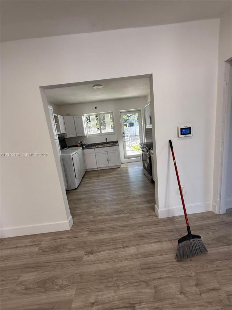 1760 NW 84th St, Miami, FL 33147 Photo