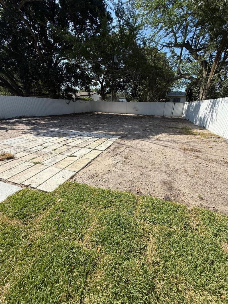 1760 NW 84th St, Miami, FL 33147 Photo