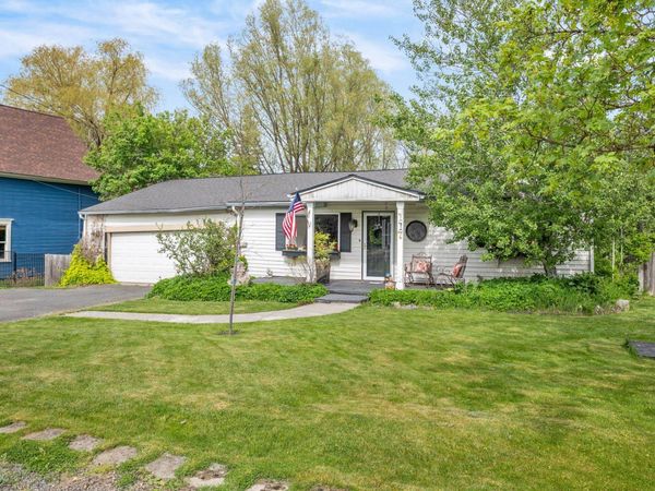 117 S Weaver St, Rockford, WA 99030