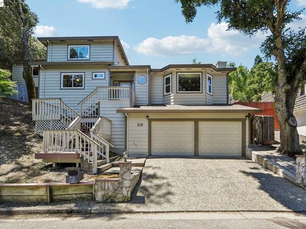 26 Oak Rd, Orinda, CA 94563