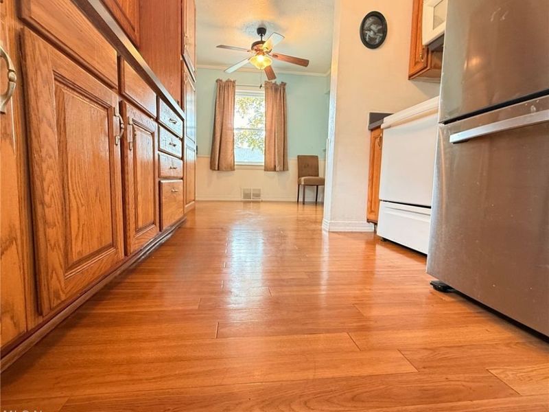 482 E 329th Street, Willowick, OH 44095 Photo 13