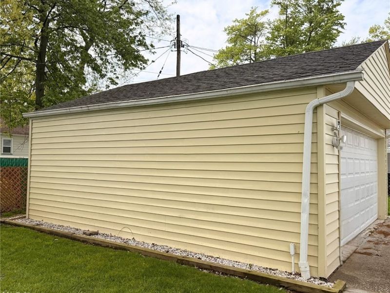 482 E 329th Street, Willowick, OH 44095 Photo 8