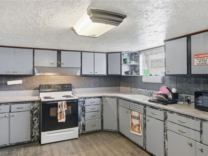 4662 Pearl Road, Cleveland, OH 44109 Photo 21