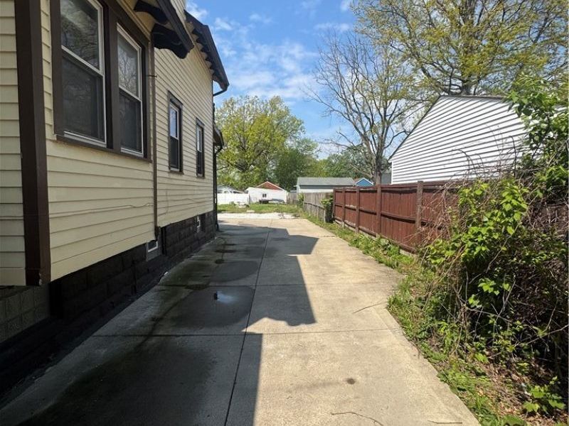 4662 Pearl Road, Cleveland, OH 44109 Photo 5