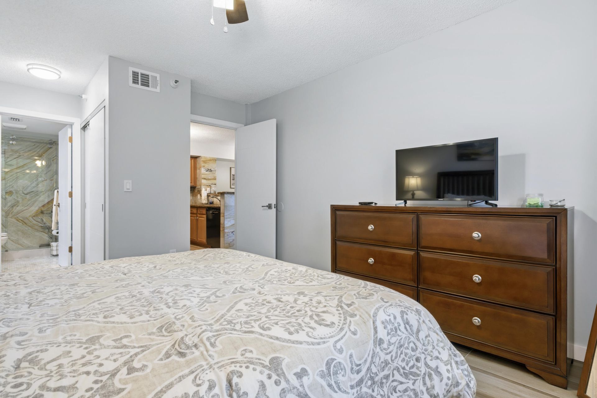 160 Yacht Club 206 Way, Unit 206, Hypoluxo, FL 33462 Photo