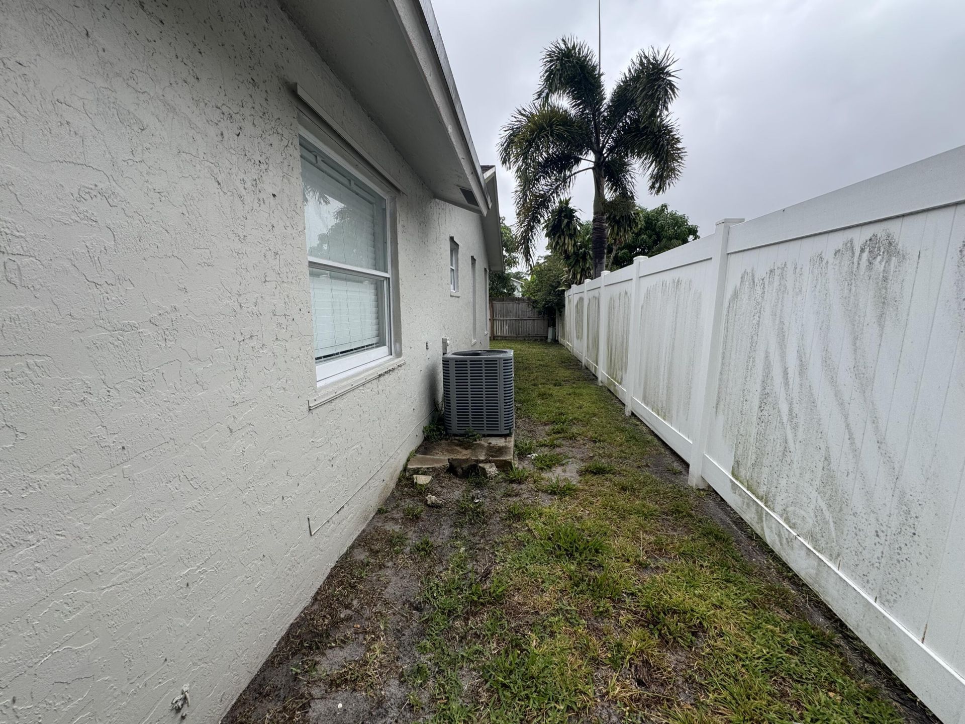 589 Cashiers Drive, West Palm Beach, FL 33413 Photo