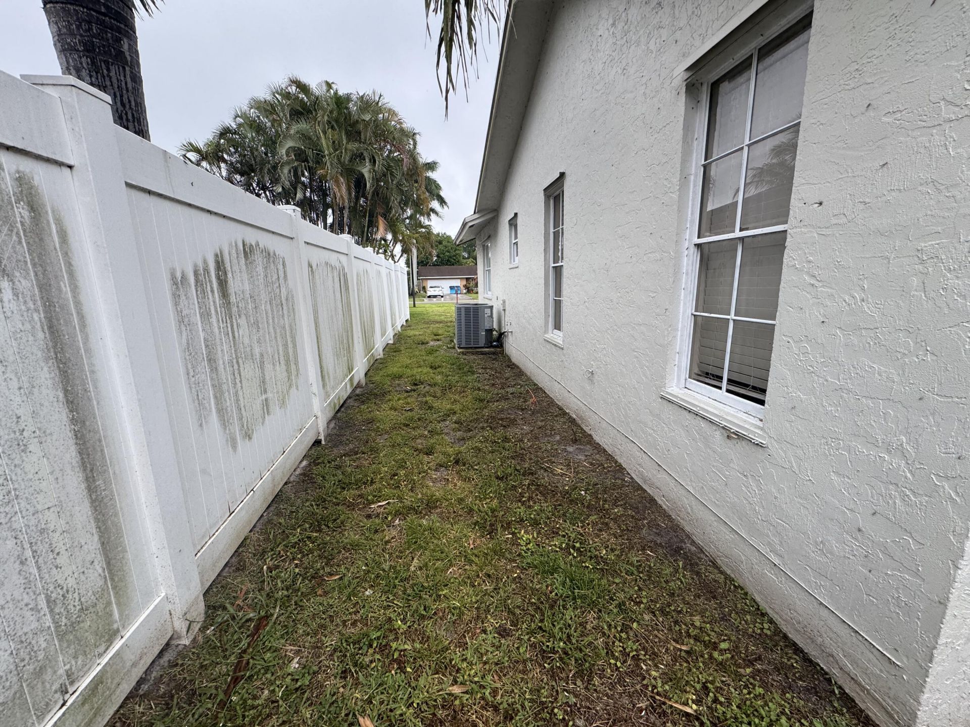 589 Cashiers Drive, West Palm Beach, FL 33413 Photo