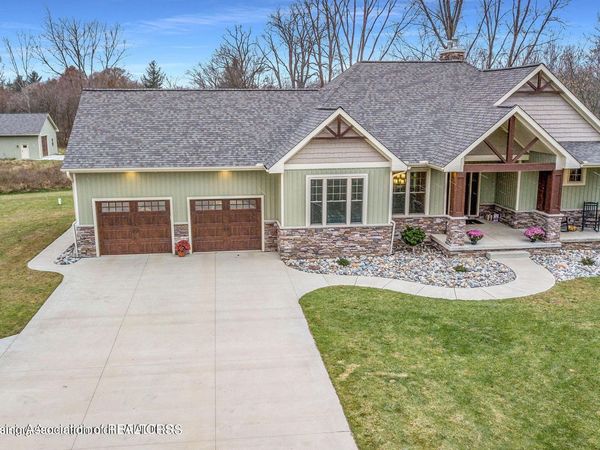2005 N Meridian Road, Ovid, MI 48866