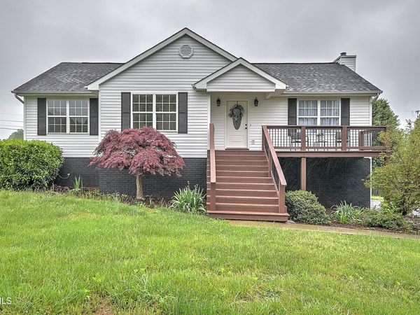 1002 Mountain Breeze Lane, Bristol, TN 37620