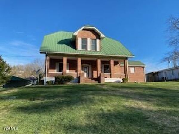 327 South Johnson Drive, Pennington Gap, VA 24277