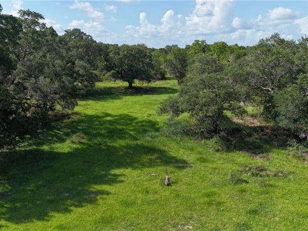 10772 State Highway 111, Edna, TX 77957