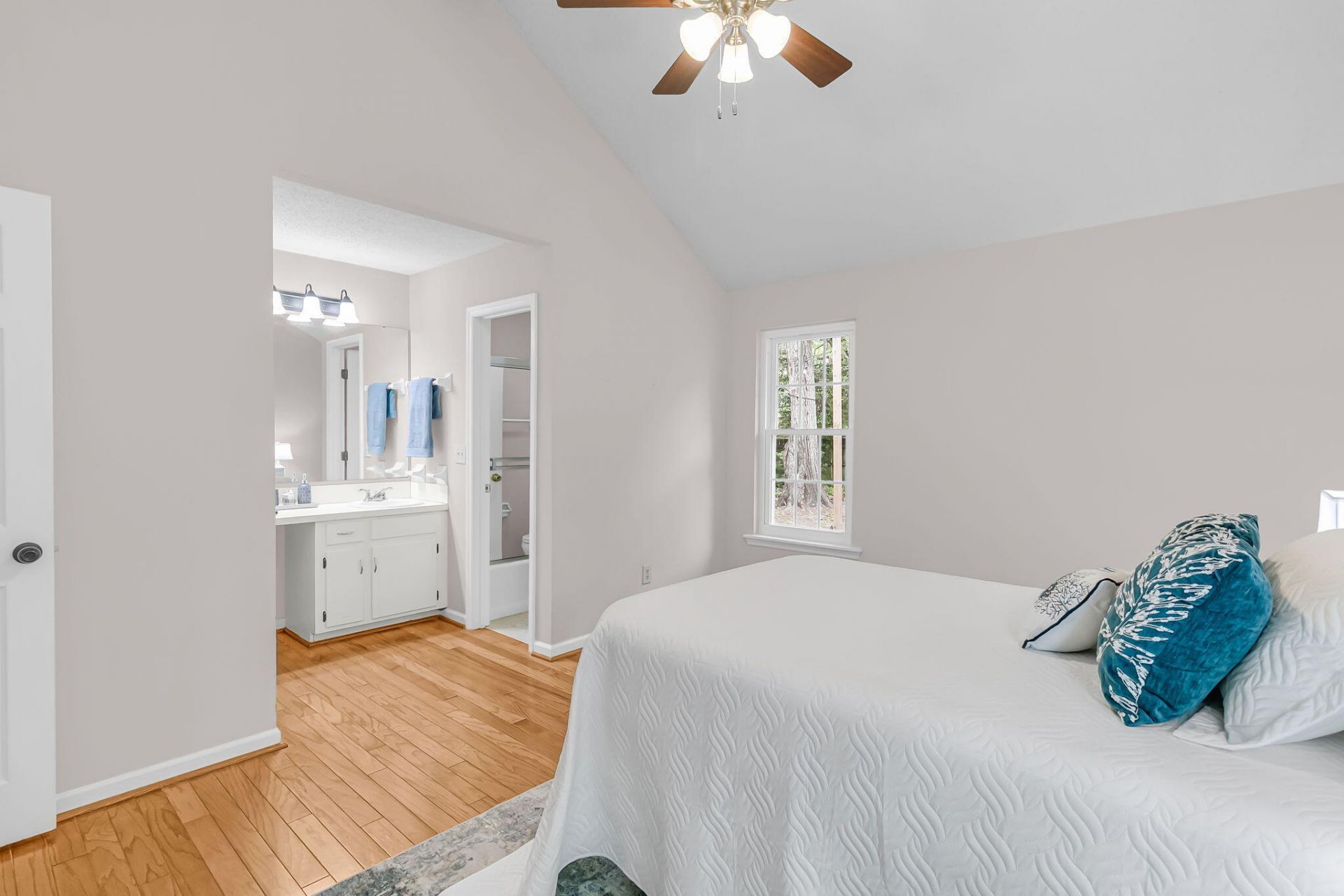 1507 Kentwood Circle Photo 12