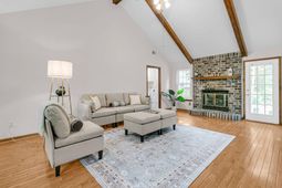 1507 Kentwood Circle photo 4