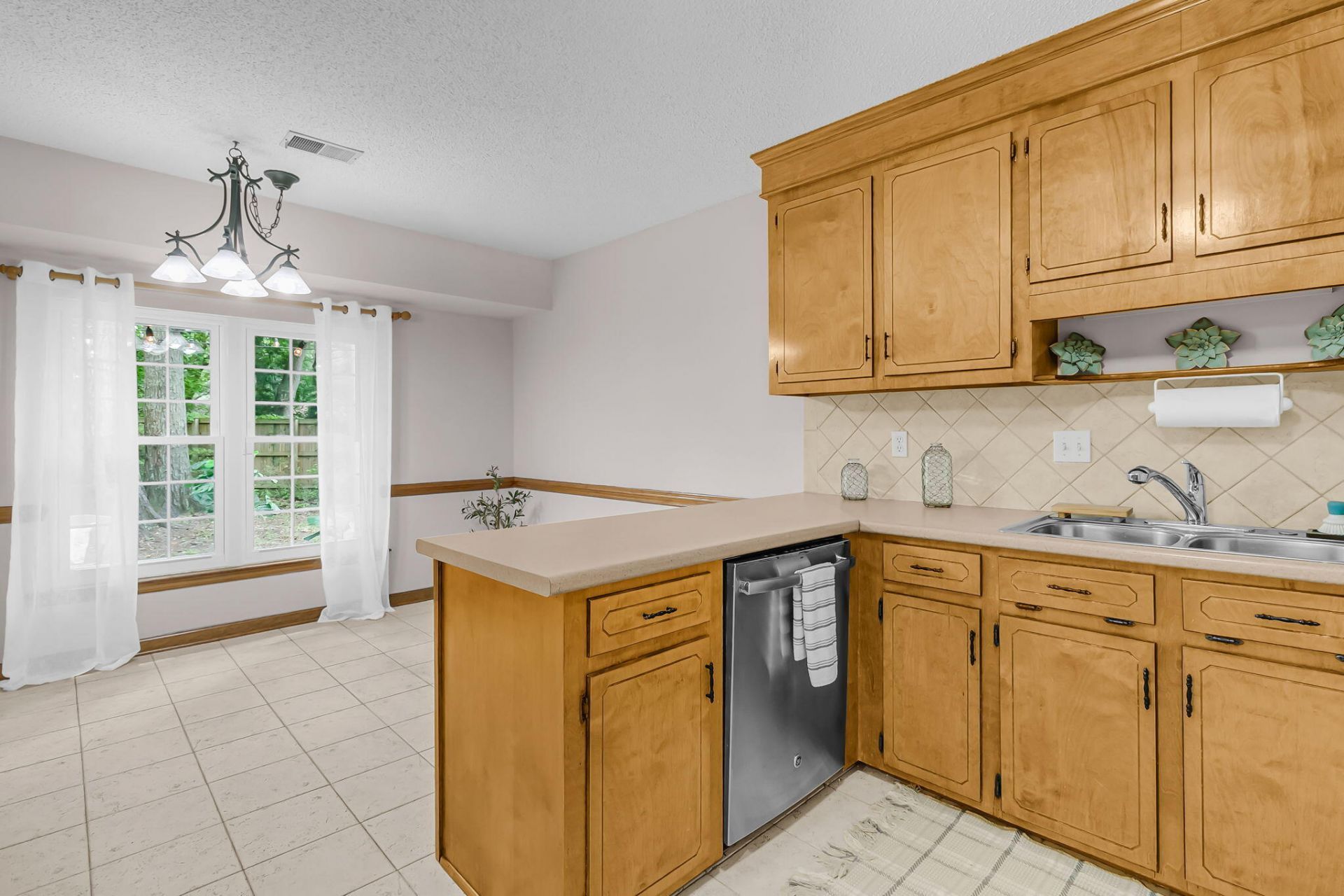 1507 Kentwood Circle Photo 8