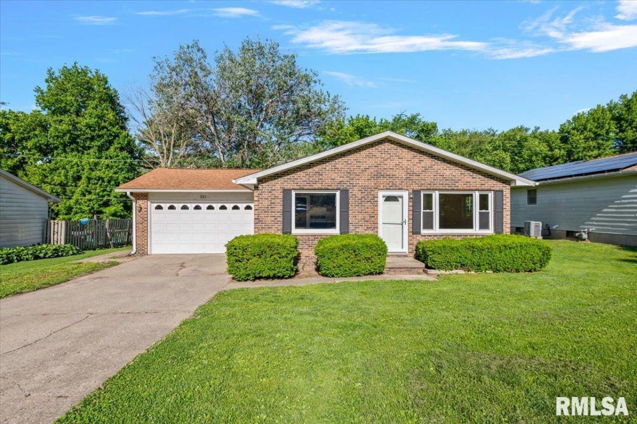 321 N Park Street, Rochester, IL 62563 Main Photo