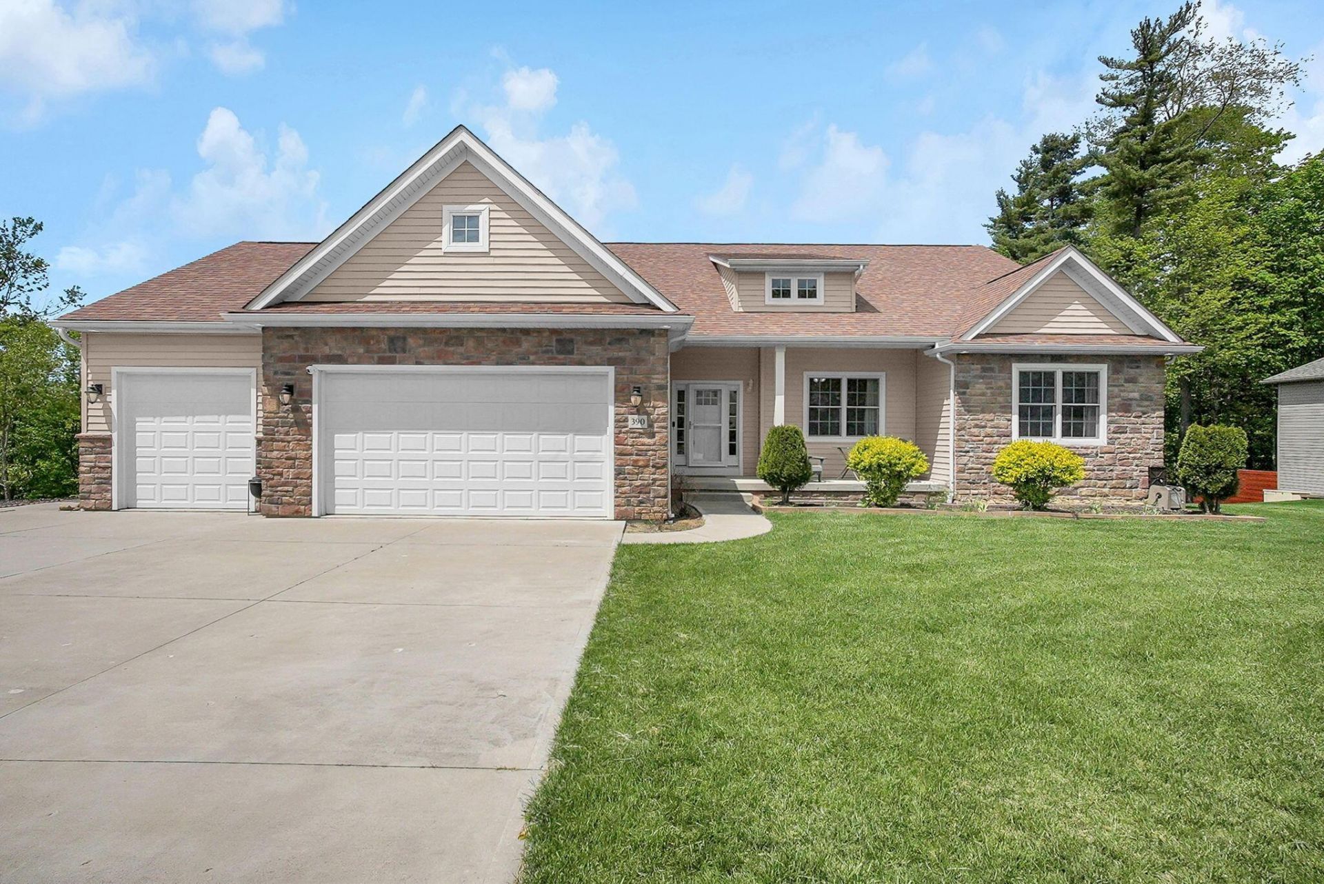 390 Laurel Oak Lane, Heath, OH 43056 Main Photo