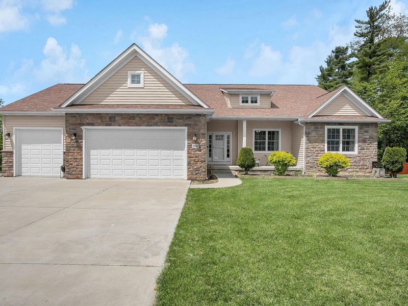 390 Laurel Oak Lane, Heath, OH 43056 Photo 2