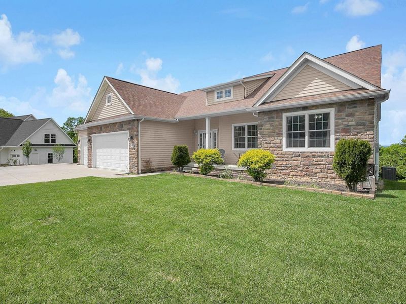 390 Laurel Oak Lane, Heath, OH 43056 Photo 4