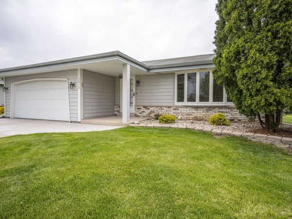 3812 W Jodi Pl, Franklin, WI 53132