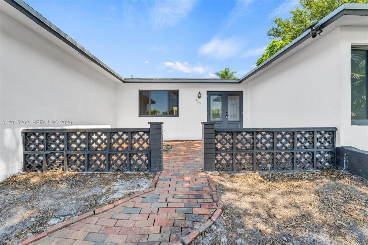 8207 SW 26th Pl , Davie, FL 33328 Photo