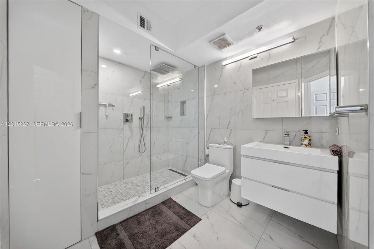 17150 N Bay Rd , Unit 2905, Sunny Isles Beach, FL 33160 Photo