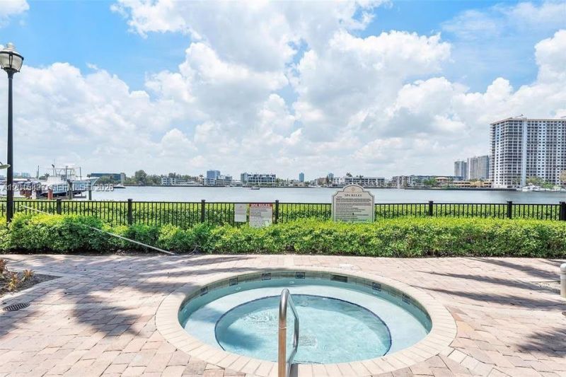 17150 N Bay Rd , Unit 2905, Sunny Isles Beach, FL 33160 Photo