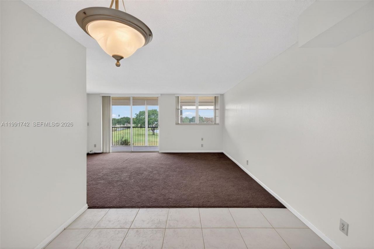 3100 W Rolling Hills Cir, Unit 303, Davie, FL 33328 Photo
