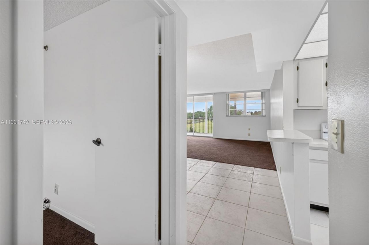 3100 W Rolling Hills Cir, Unit 303, Davie, FL 33328 Photo
