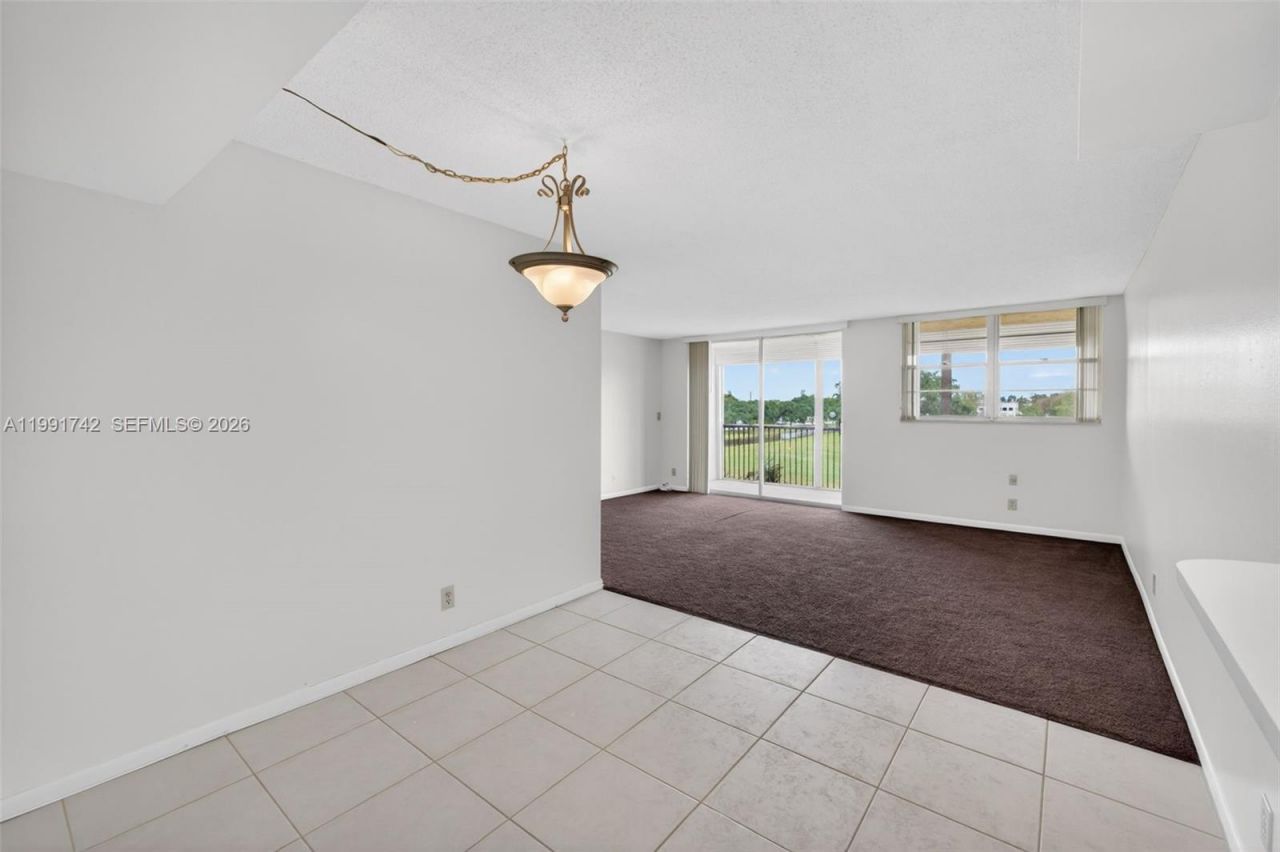 3100 W Rolling Hills Cir, Unit 303, Davie, FL 33328 Photo