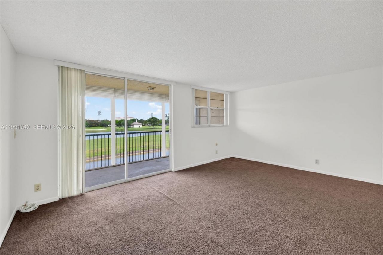 3100 W Rolling Hills Cir, Unit 303, Davie, FL 33328 Photo