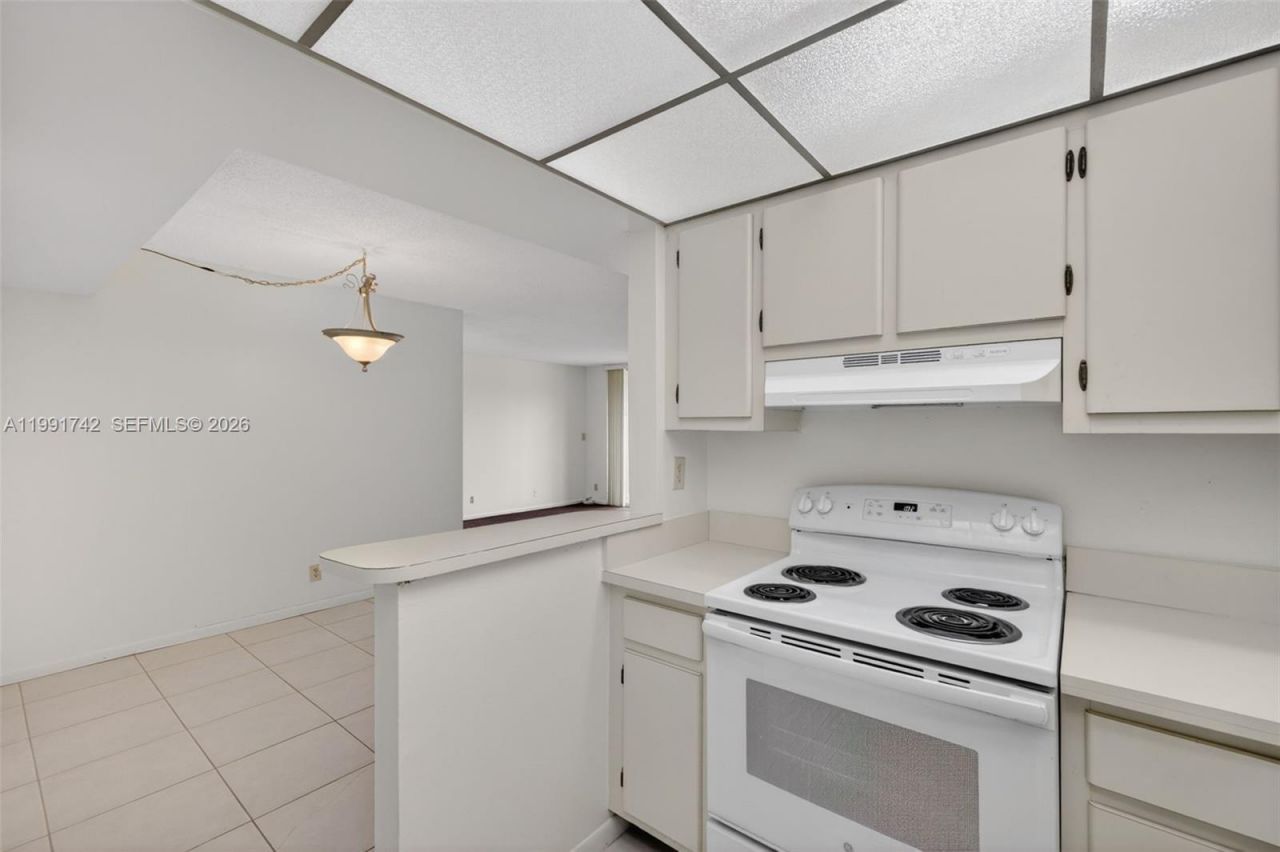 3100 W Rolling Hills Cir, Unit 303, Davie, FL 33328 Photo