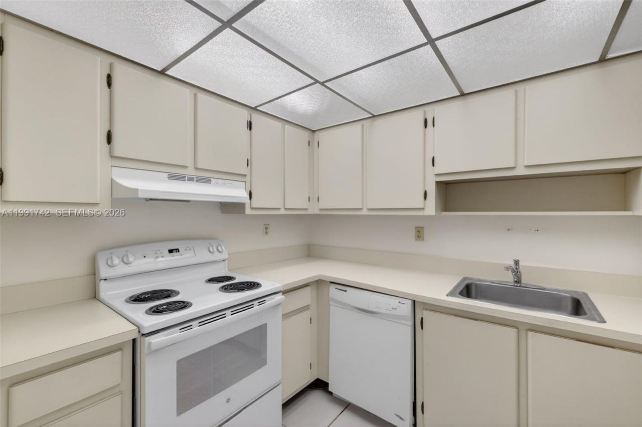 3100 W Rolling Hills Cir, Unit 303, Davie, FL 33328 Photo