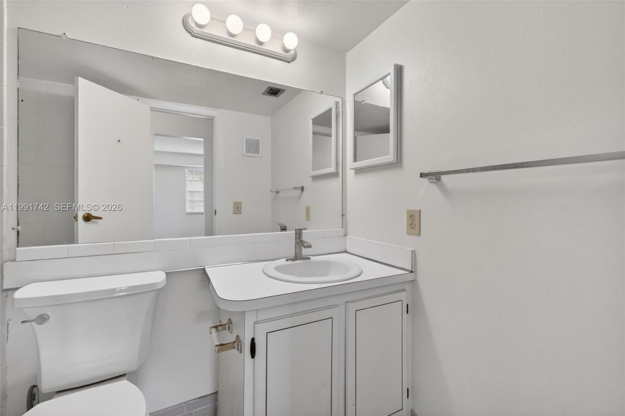 3100 W Rolling Hills Cir, Unit 303, Davie, FL 33328 Photo