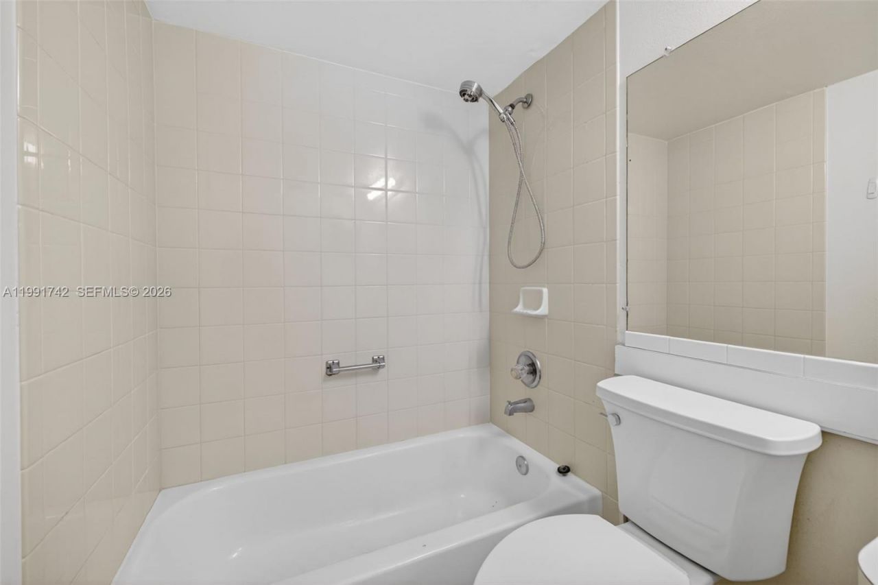 3100 W Rolling Hills Cir, Unit 303, Davie, FL 33328 Photo