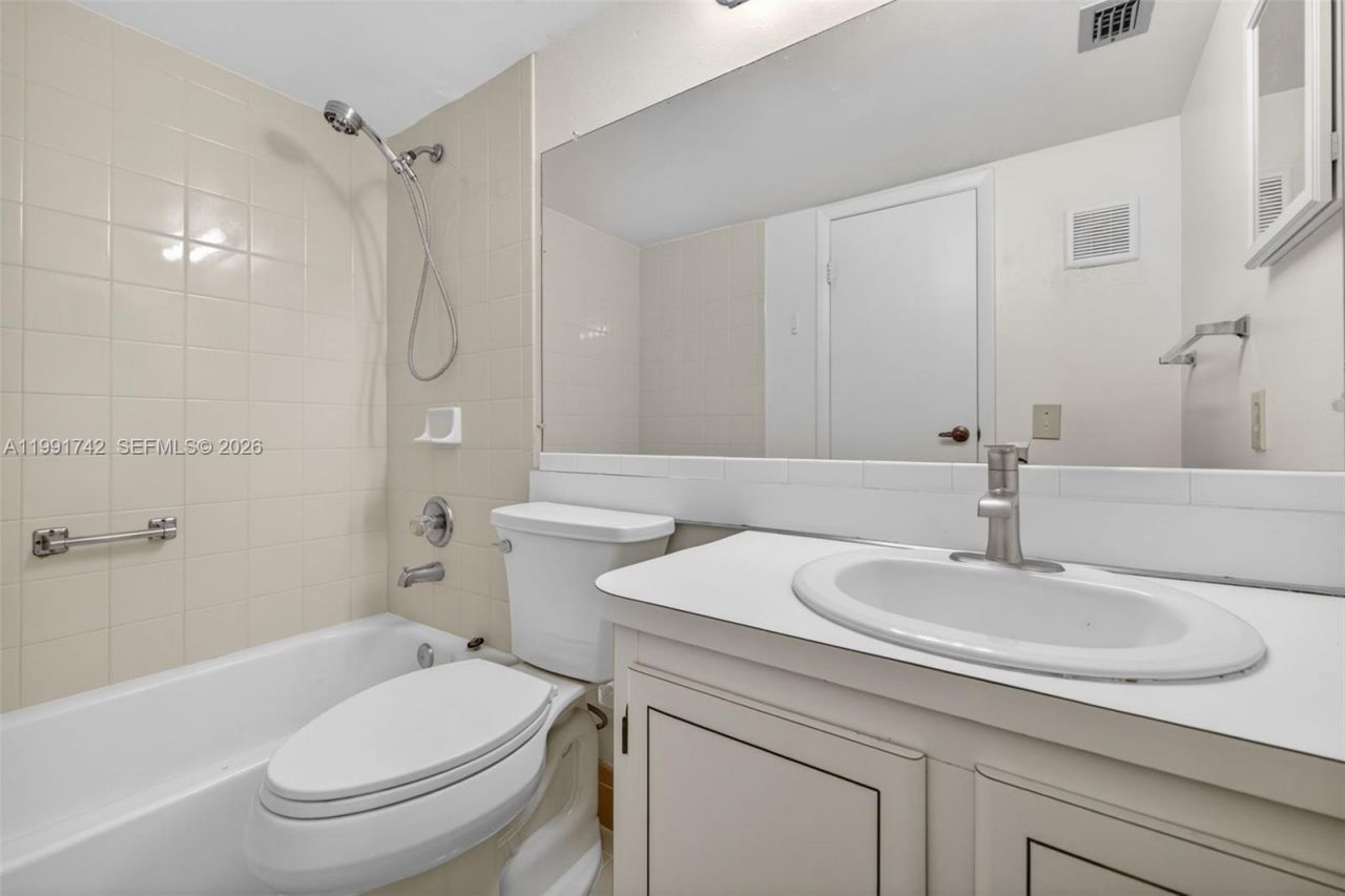 3100 W Rolling Hills Cir, Unit 303, Davie, FL 33328 Photo