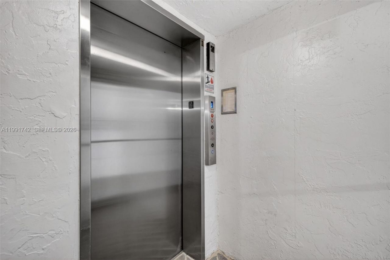 3100 W Rolling Hills Cir, Unit 303, Davie, FL 33328 Photo